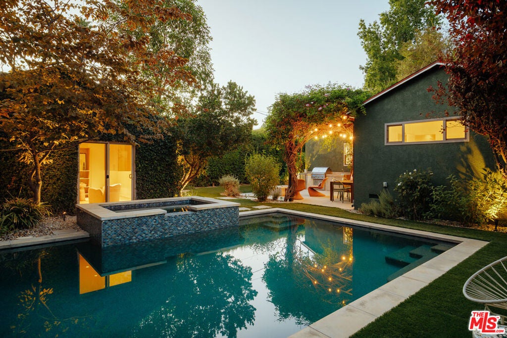 13352 Martha Street — photo