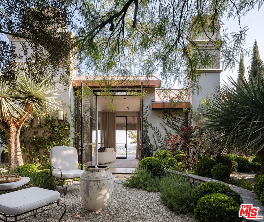 9360 Readcrest Drive — photo