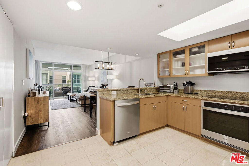 13700 Marina Pointe Drive 519 — photo