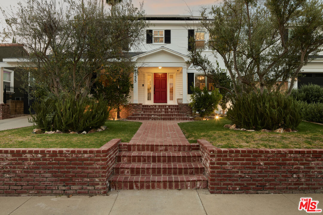 4753 Ambrose Ave — photo