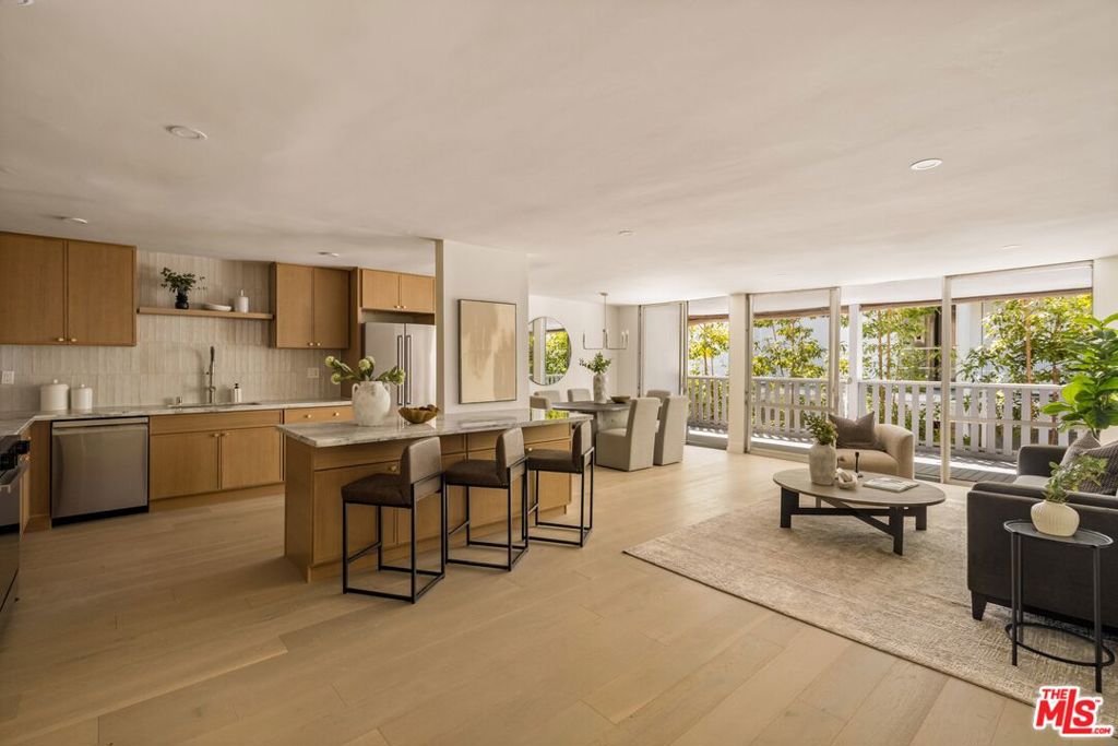 848 N Kings Road 208 — photo
