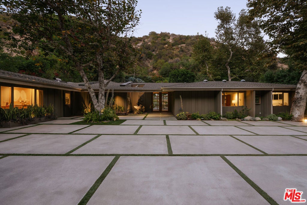 2618 Mandeville Canyon Road — photo