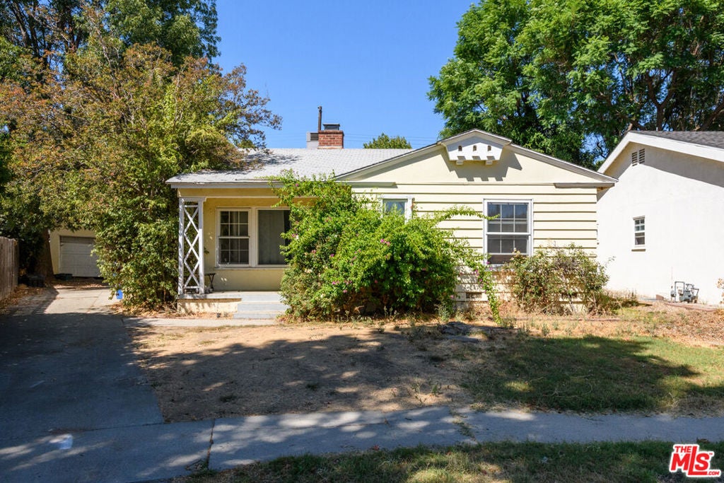 16431 Hamlin Street — photo