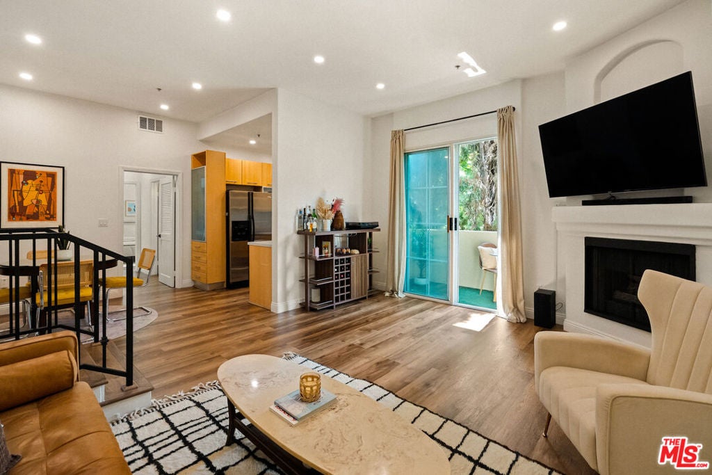 7101 La Tijera Boulevard J101 — photo