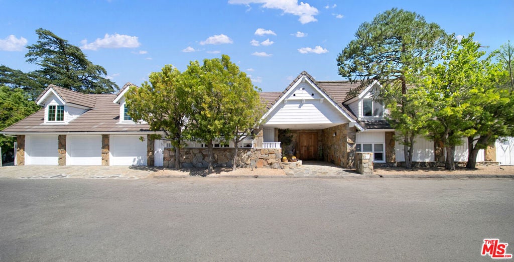 2312 Kimridge Road — photo