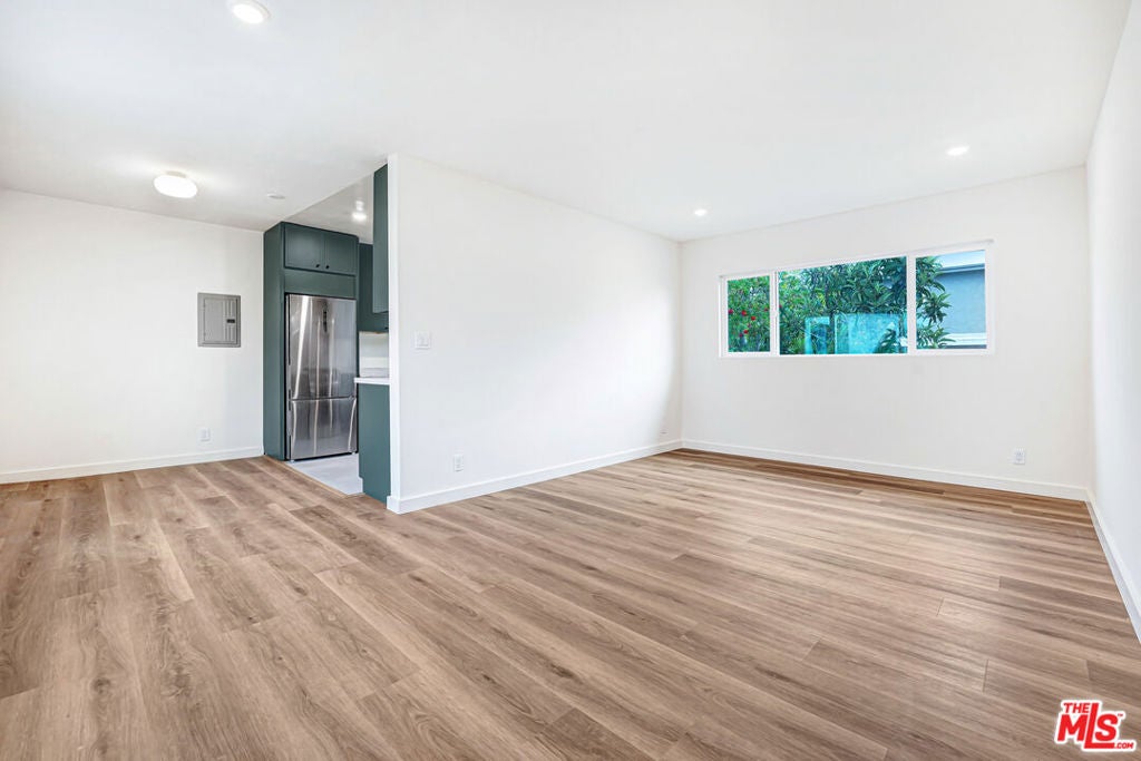 16185 W Sunset Blvd 3 — photo
