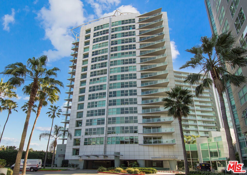 13600 Marina Pointe Drive 404 — photo