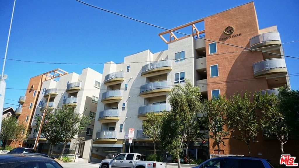 2311 W 10th Street 203 — photo