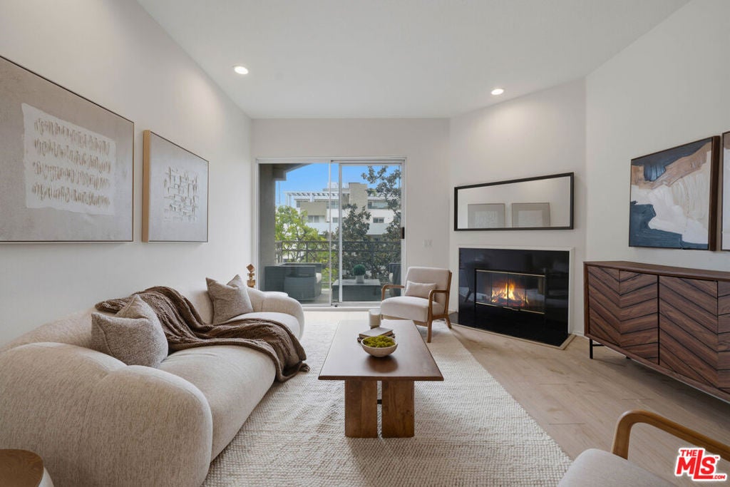 1820 S Beverly Glen Boulevard 208 — photo