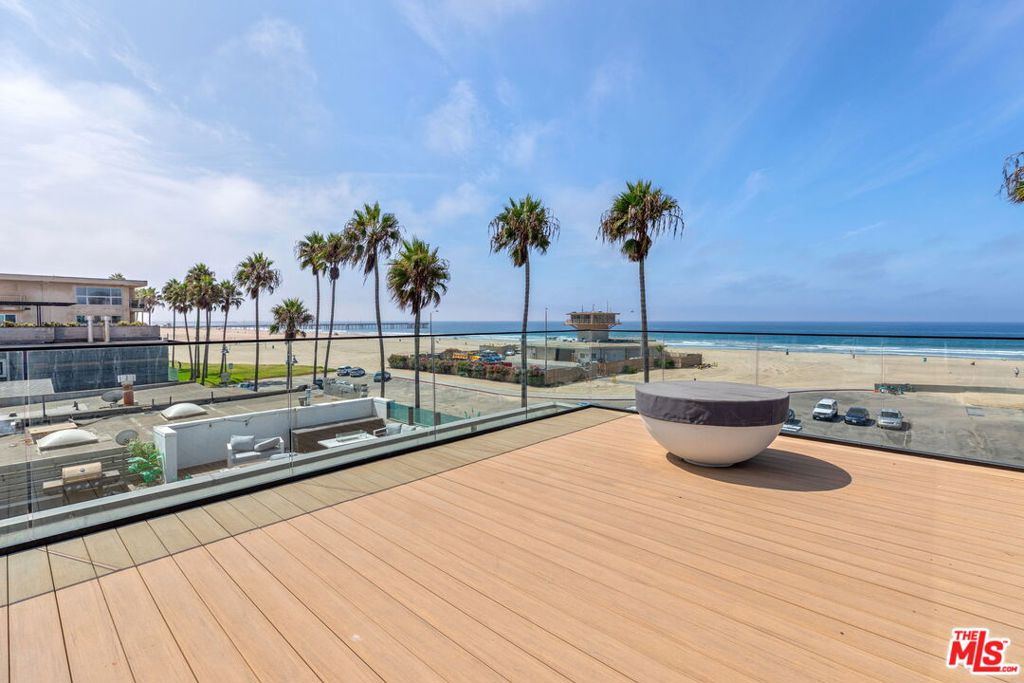 2205 Ocean Front Walk — photo