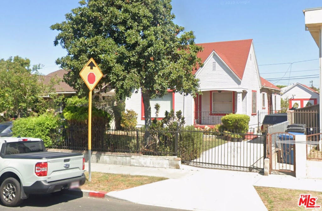 931 E Hyde Park Boulevard — photo