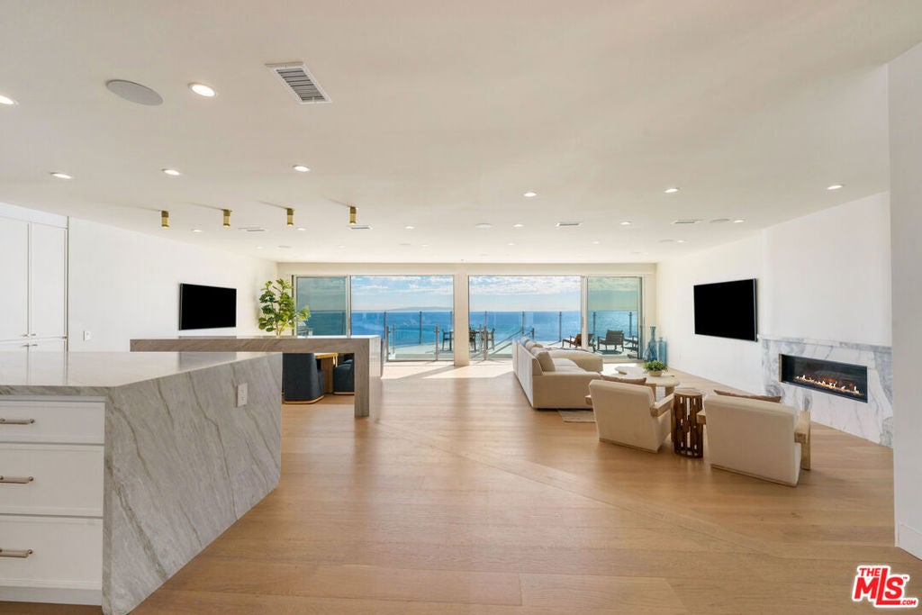 18254 Coastline Drive — photo