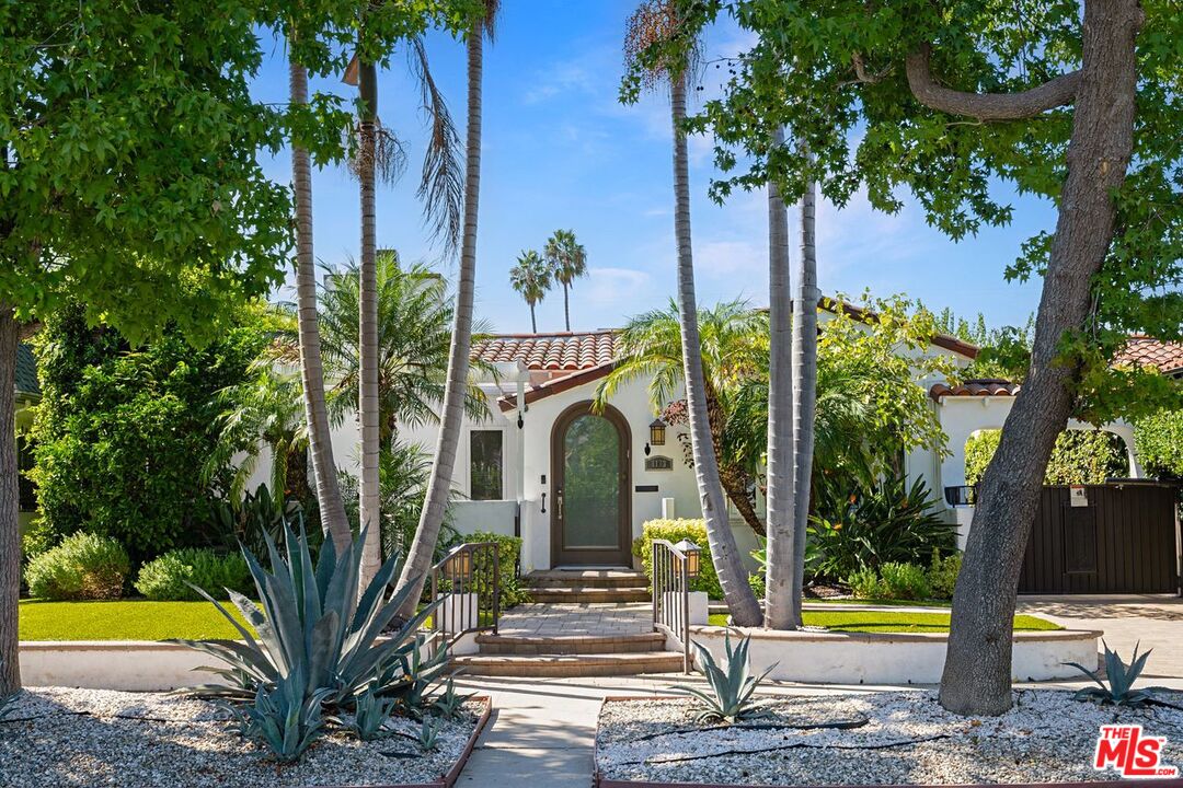 1173 S Point View St — photo