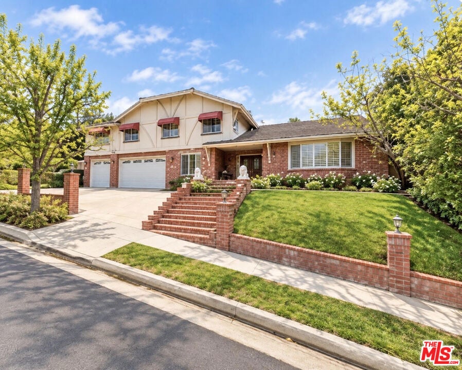 18124 Green Meadow Drive — photo