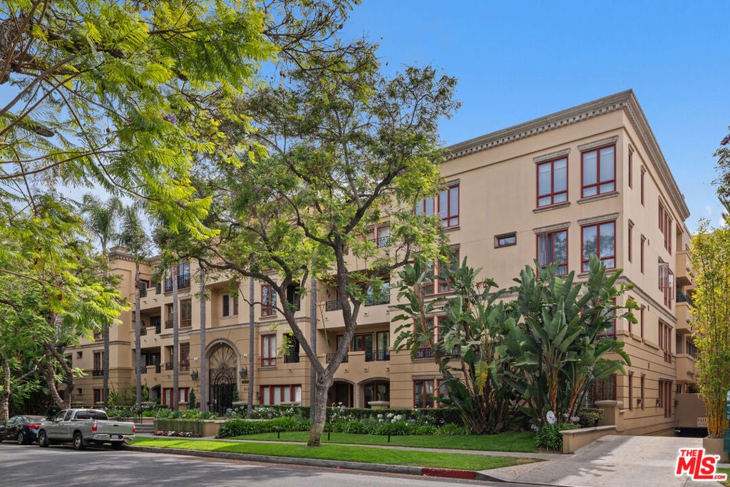 411 N Oakhurst Drive 305 — photo