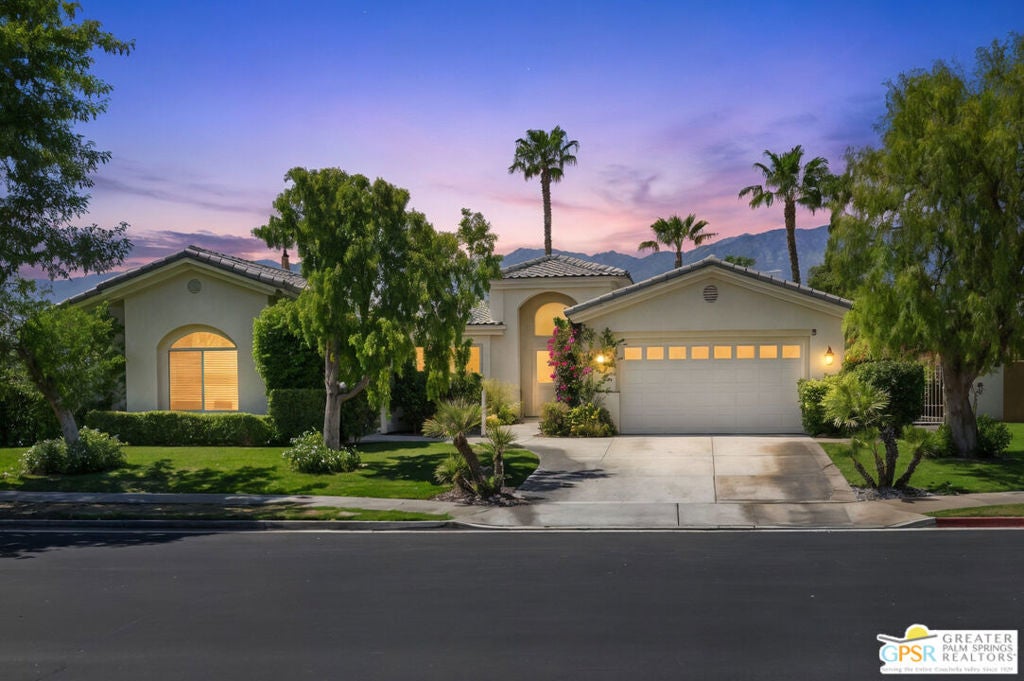 3 King Edward Court — photo