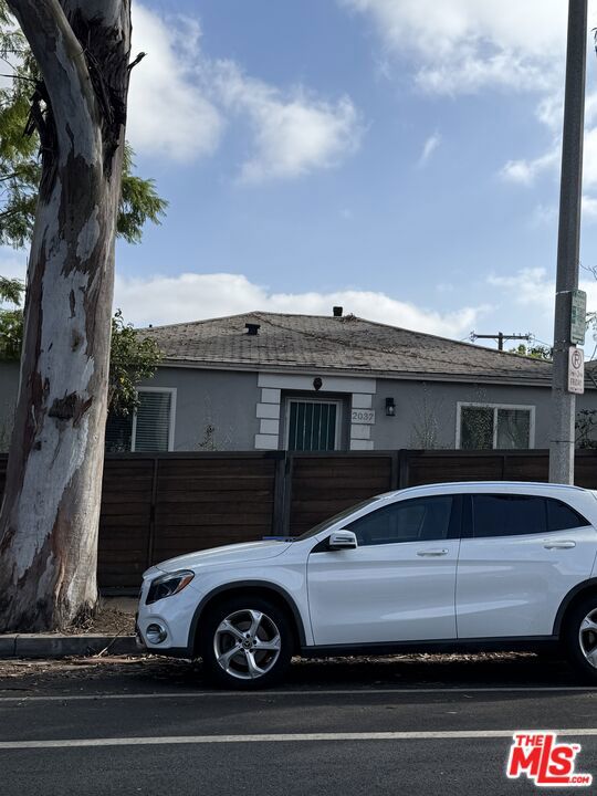 2037 Stewart Street — photo
