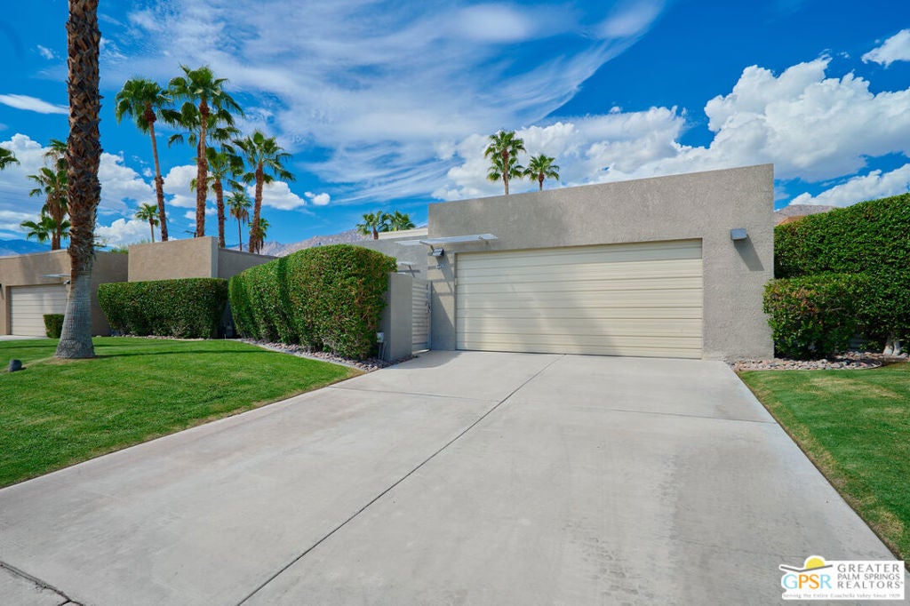 671 Dunes Court — photo