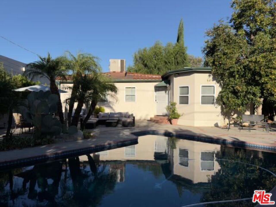 5833 Cahill Avenue — photo