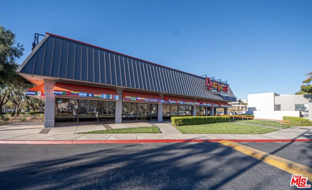 390 E Hospitality Lane — photo