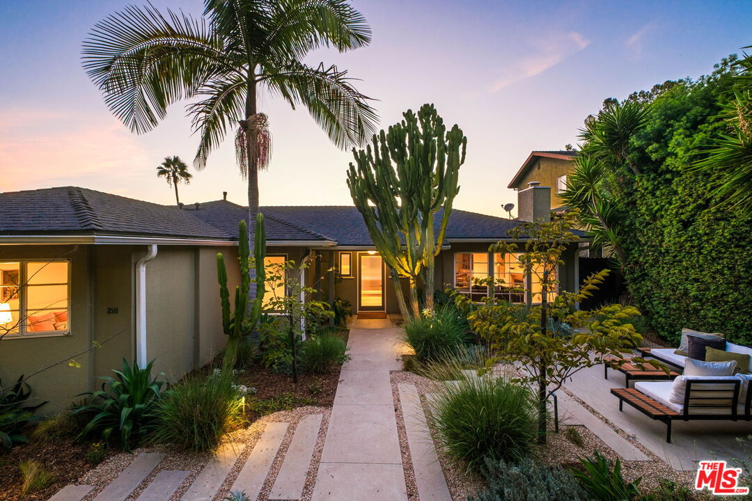 2111 Hollyvista Ave — photo