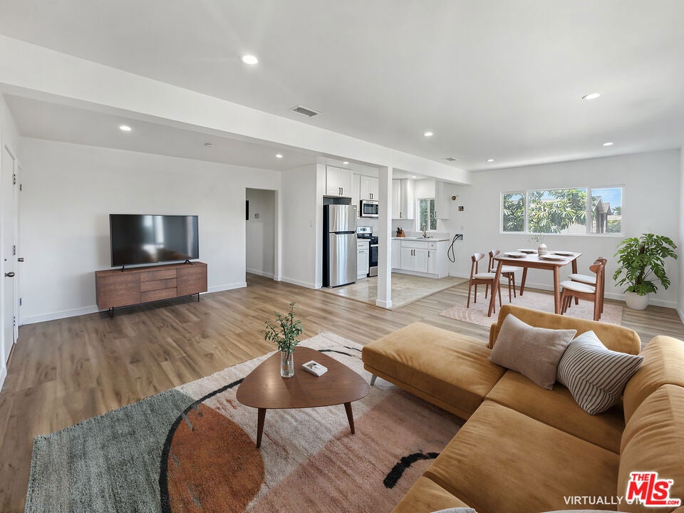 346 W Hardy Street 3 — photo