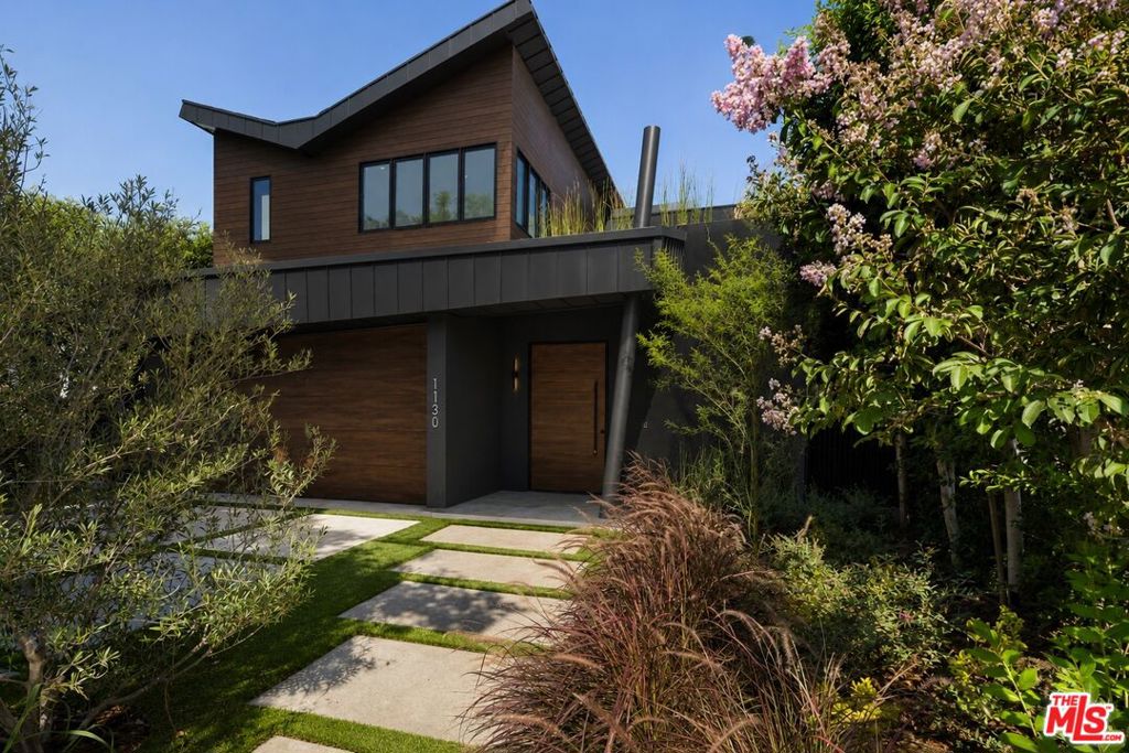 1130 N Poinsettia Place — photo