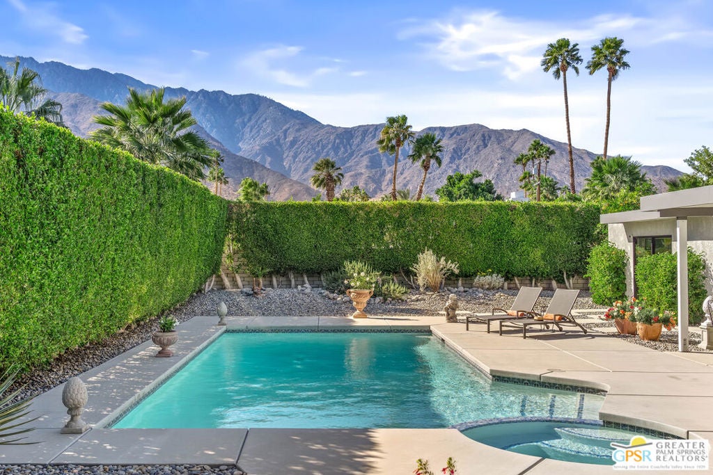 805 E El Cid — photo
