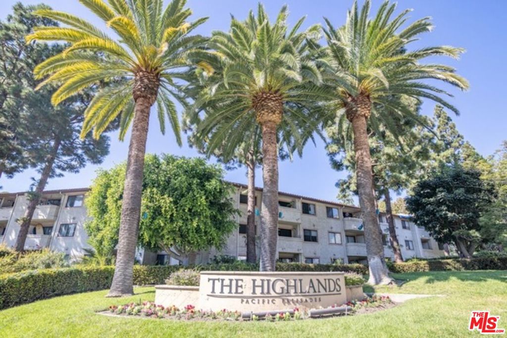 501 Palisades Drive 103 — photo