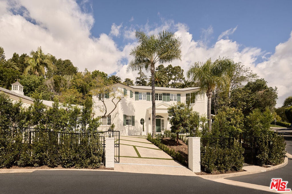 31 Oakmont Drive — photo