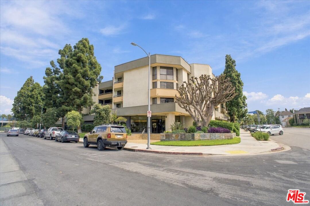 750 S Spaulding Ave 107 — photo