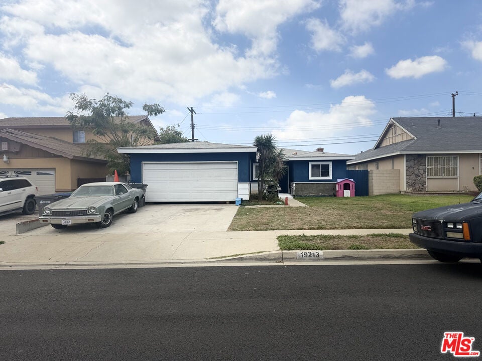 19213 Radlett Avenue — photo