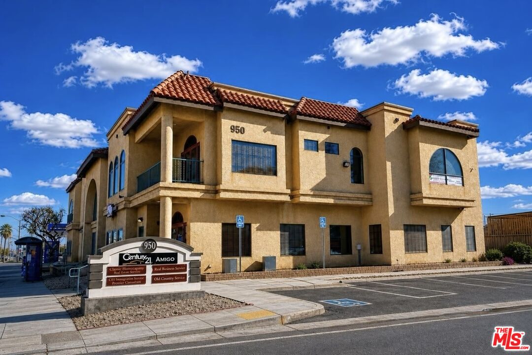 950 E Palmdale Blvd Unit B — photo