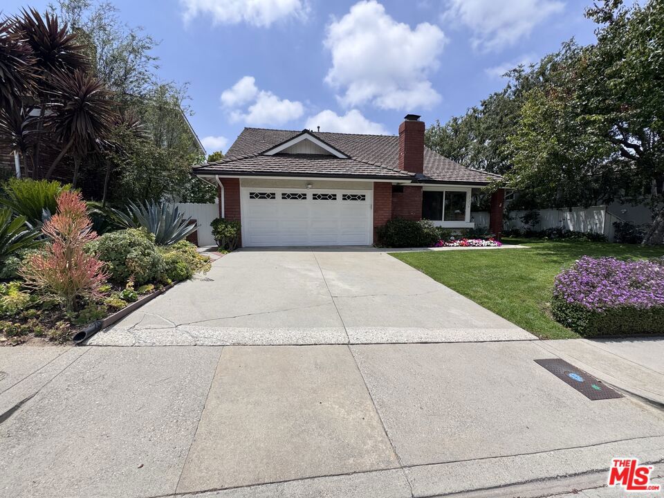 17230 Avenida De La Herradura — photo