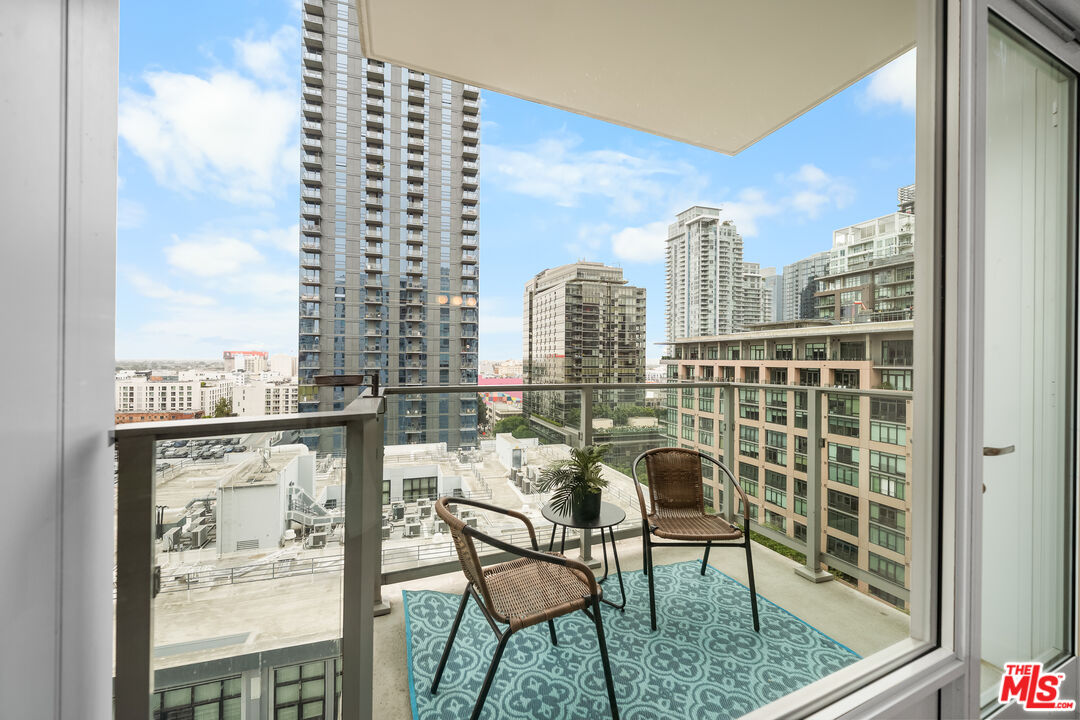 1050 S Grand Ave 1303 — photo