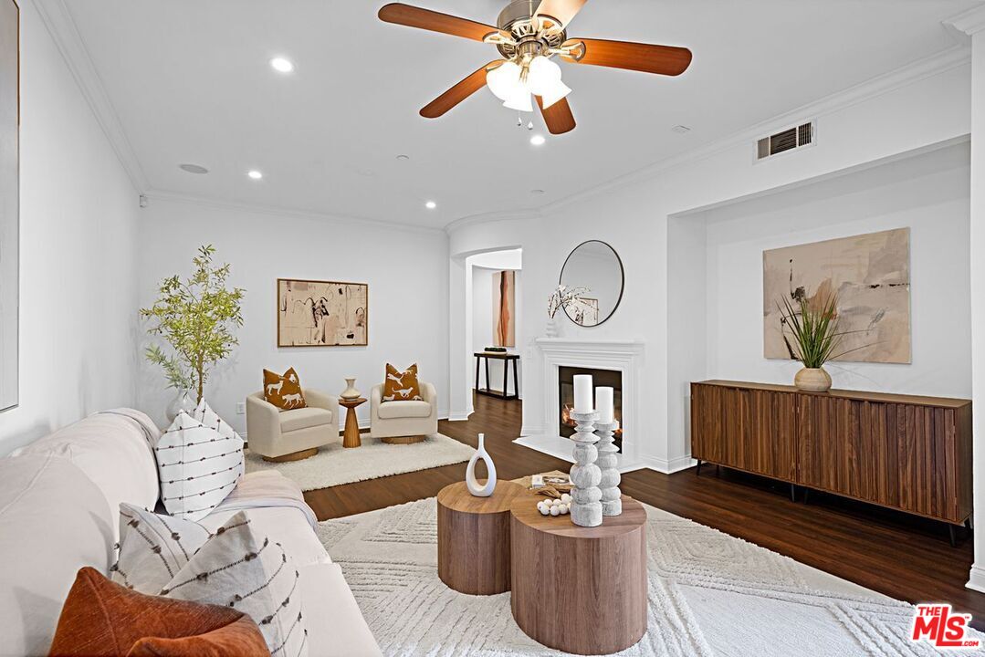 5625 Crescent Park 108 — photo