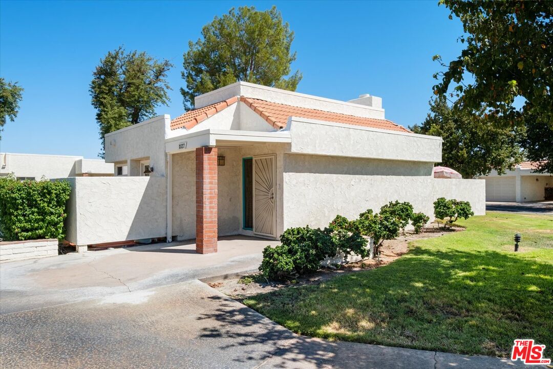 1527 Spyglass Plz — photo