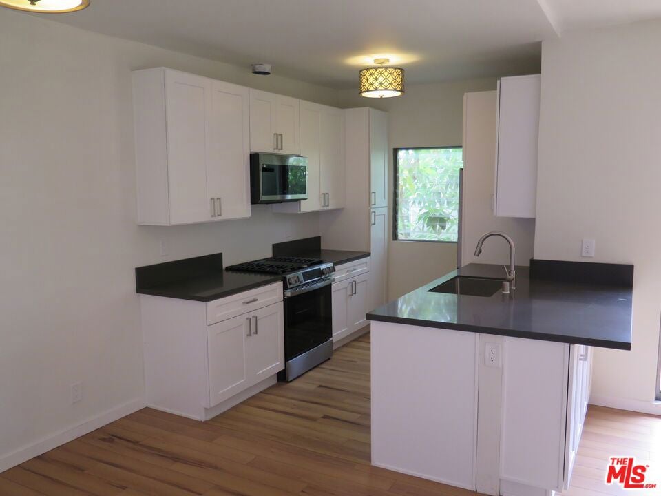 1022 N Croft Avenue 5 — photo