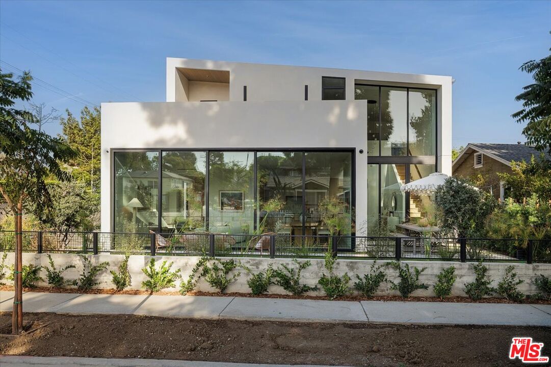 3404 Caroline Ave — photo