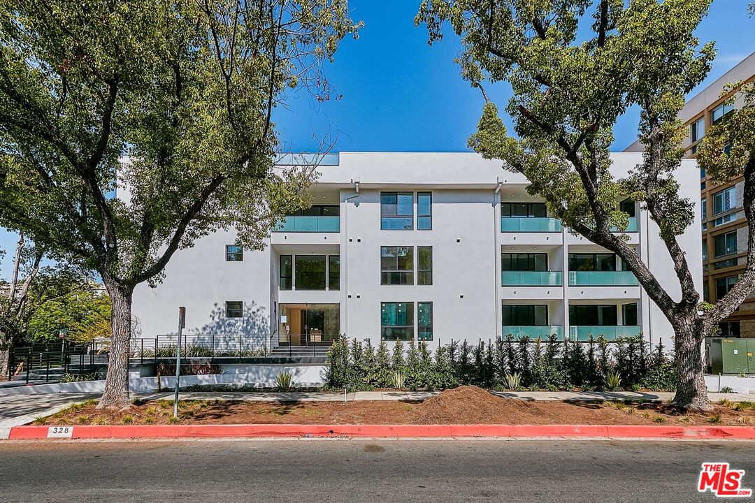 328 N Maple Dr 308 — photo