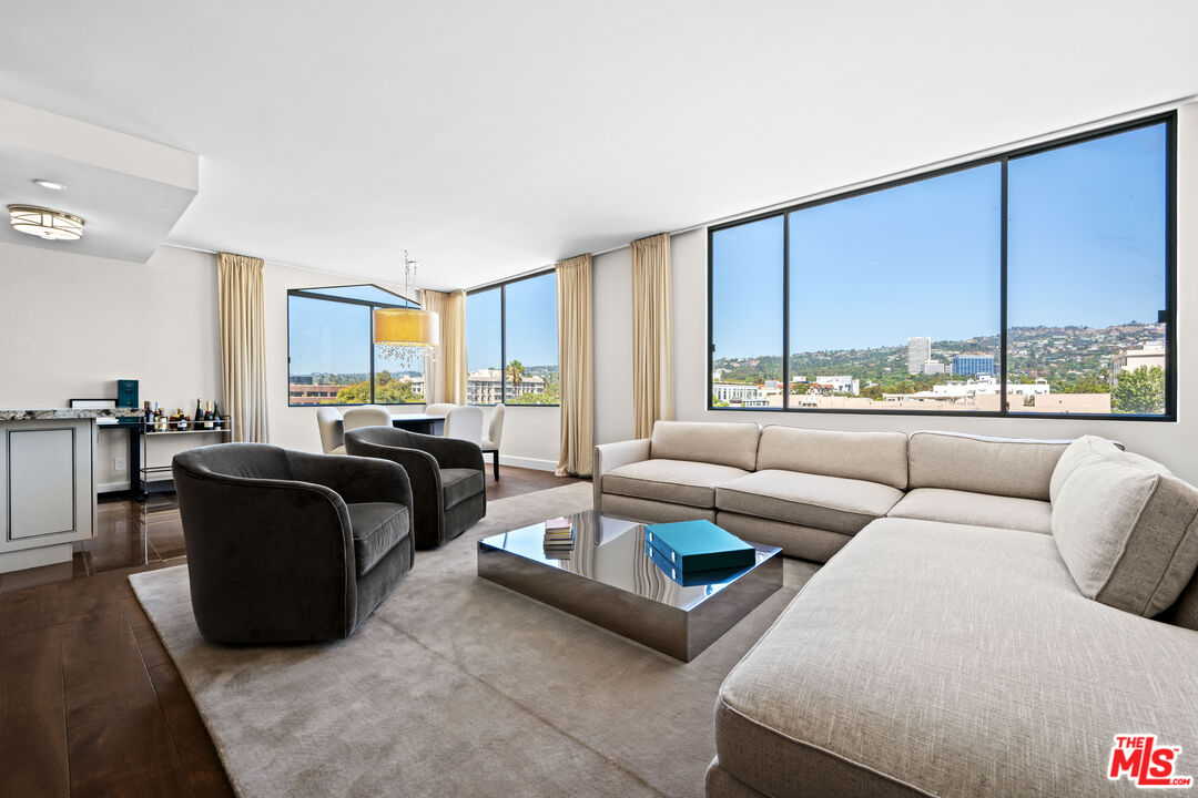 412 N Palm Dr Unit 604 — photo