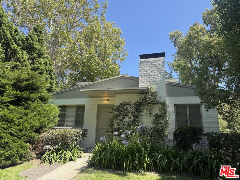 5333 Village Green — photo