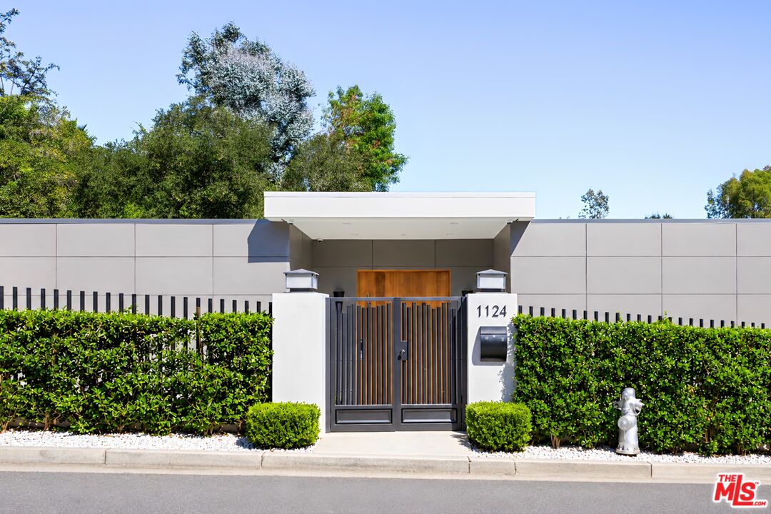 1124 Summit Dr — photo
