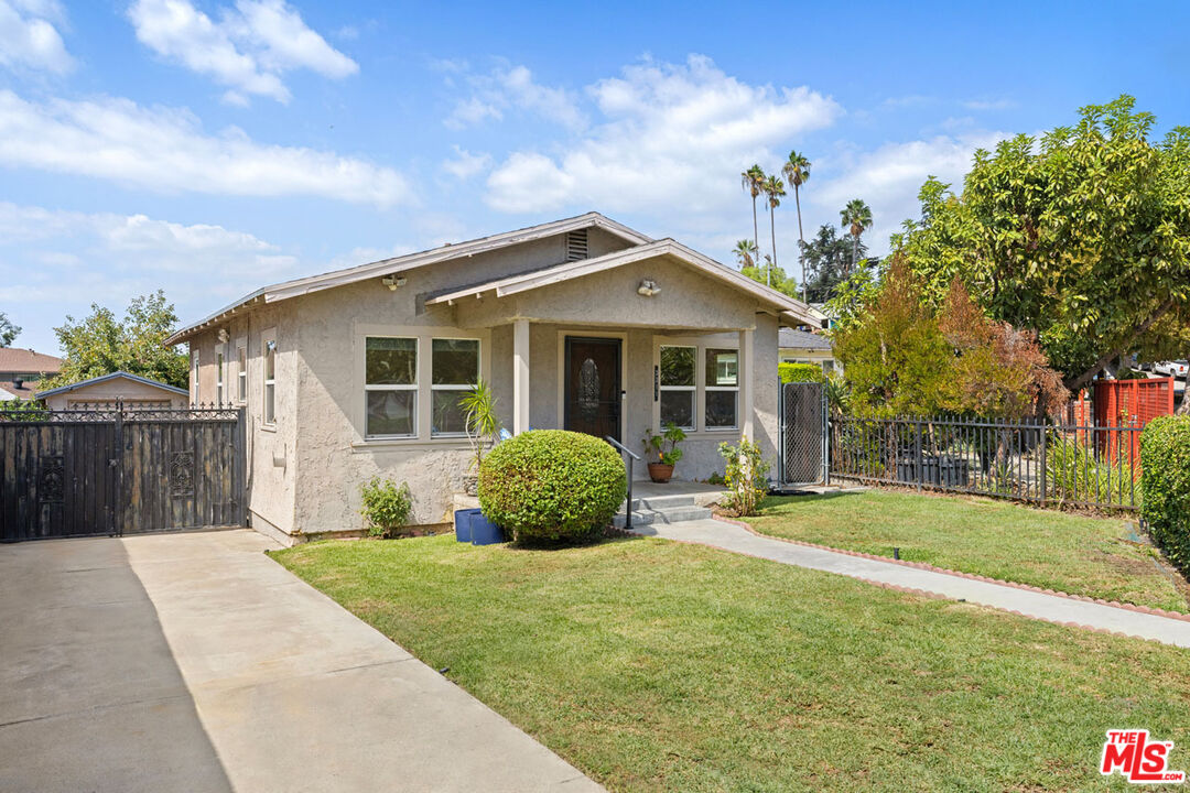3311 Carlyle St — photo