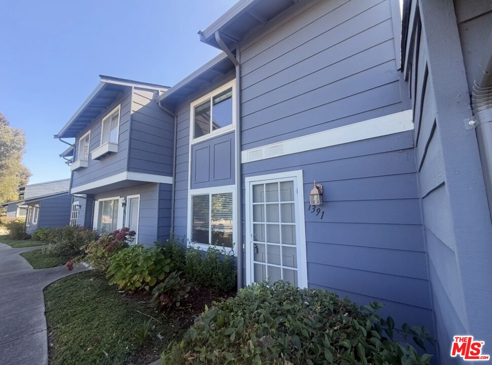 1391 Spring Valley Cmn — photo