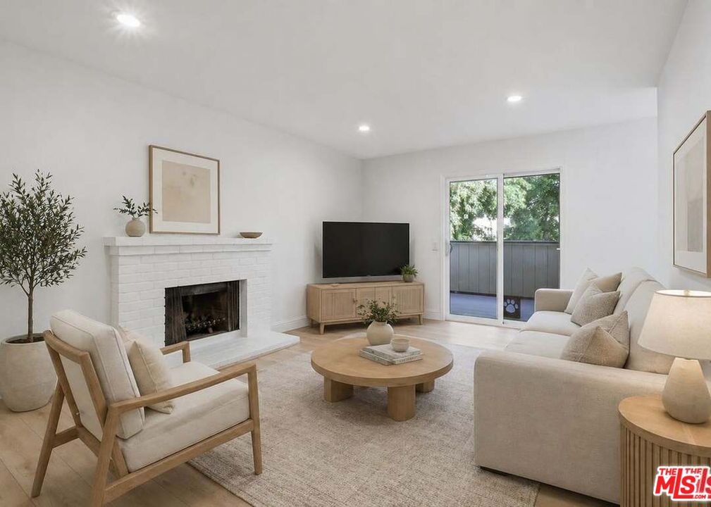 2511 Easton Pl 48 — photo