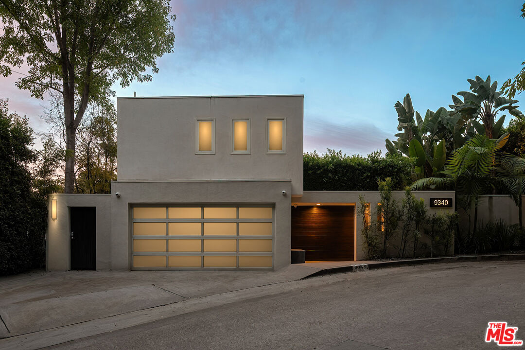 9340 Readcrest Dr — photo