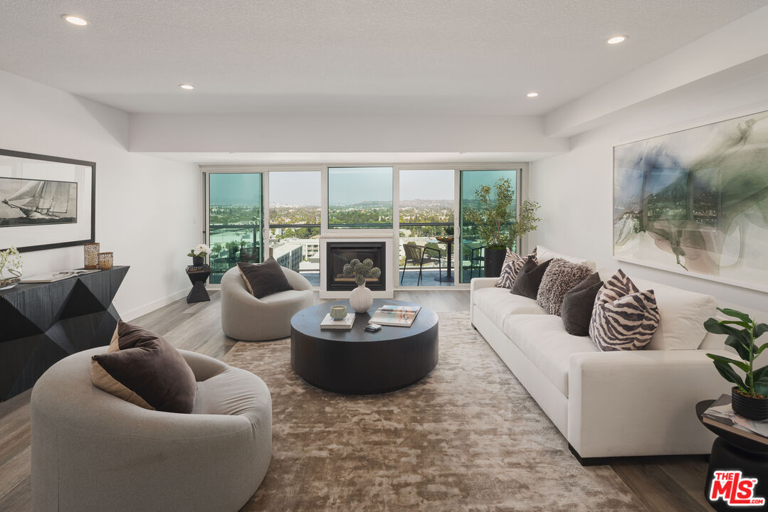 13600 Marina Pointe Dr Unit 1605 — photo