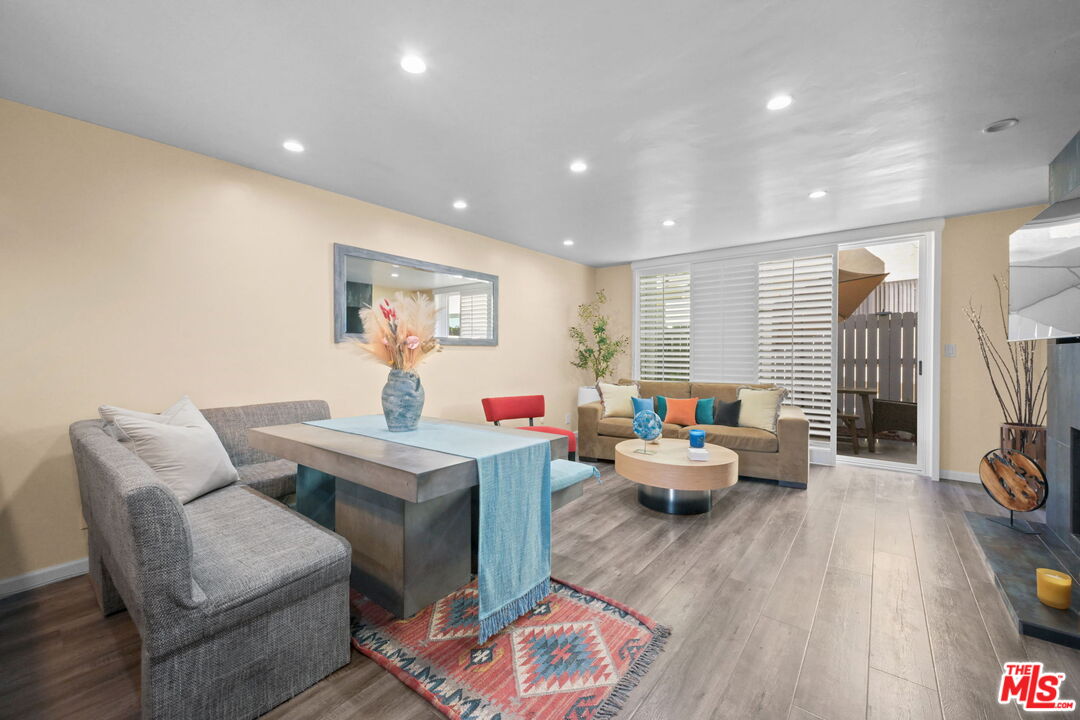 5951 Canterbury Dr Unit 20 — photo