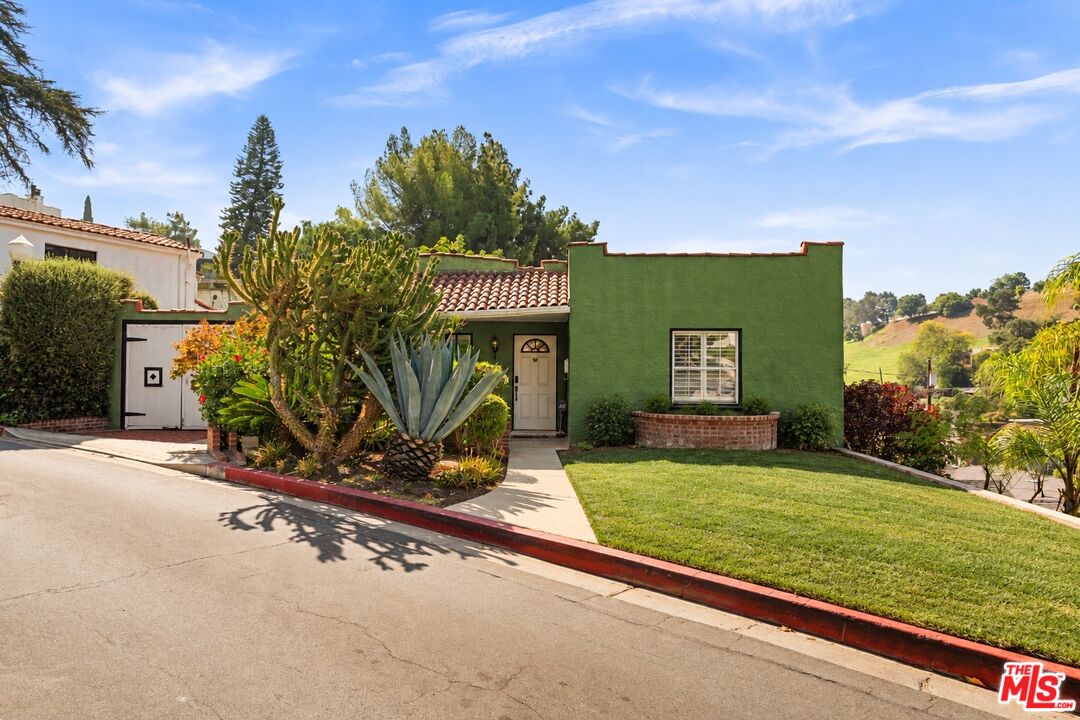 1540 Stanford Dr — photo
